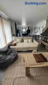 Maison, idéalement située piscine a partager - Image 3