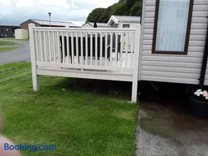 LUXURY CARAVAN 10 mins TO BEACH - Image 2