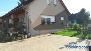 Lona - Apartman - Image 1