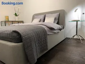 Central & Elegant Room in Biel - Image 4
