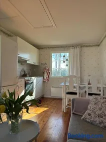 Gästhus i gårdsmiljö - Image 4