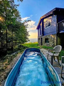 Iconic Chalet with Sauna, Hot Tub, Fire Pit, Plunge - Image 4
