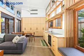 Serene Escape in Moffat Beach - Image 2
