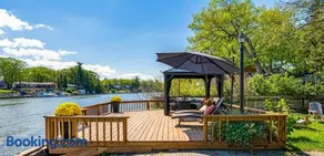 Charming riverside cottage, walk to beach - Image 1