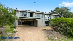 Spacious Home in Point Roadknight - Image 1