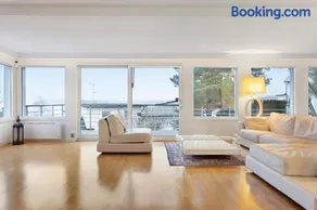 Spectacular Villa - Pool, Sauna & Magical Lake View - Image 3