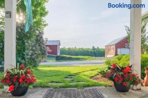 Historic Farmhouse Apartment - Image 1