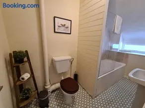Ty Morgan's Apartments - Image 2