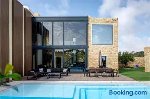 A World of Your Own, Luxurious Villa with Pools by 360 Estates - Image 1