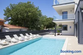 Villa Luna with Jacuzzi, Sauna and Private Pool - Image 2