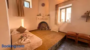 Floral House in Lindos - Image 5