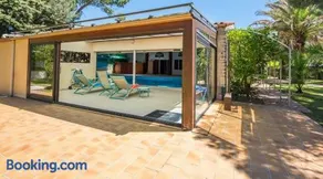 Villa avec piscine intérieur chauffée et parc privé au bord de mer à 3 minutes - Image 3