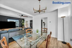 Modern Stylish Urban Haven 4 Bedroom 2 Bath - Dog Friendly - Image 5