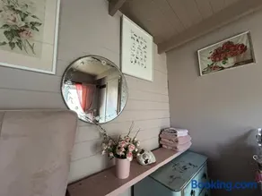 The Dairy stylish chalet for 2 opp the beach 1 minute walk - Image 4