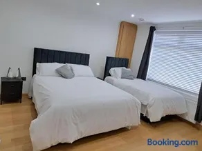 Grand Apartments Stretford - Image 2