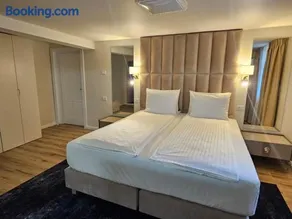 Hotel Queen - Image 4