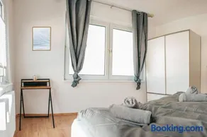 bright & grey - Netflix - City - Wifi - 4 Person - Image 2