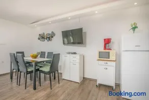 Nice apartment with balcony very close to the sea - Image 3