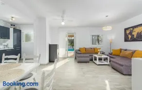 Apartment mit privatem Pool, Grill und Garten - Image 4