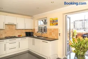 Quayside - family friendly waterside home - Image 5