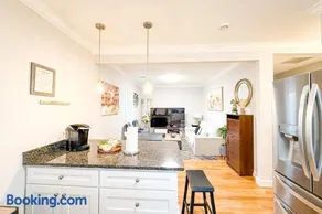40-Newly renovated, stylish and beautiful apartment with 4br - Image 1