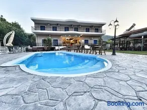 Hlidi Hotel - Image 1