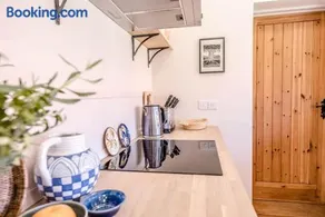 The Studio, Hoo - Image 4