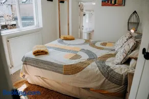 Hamilton Lodge - Cottage sleeps 8 - Image 3