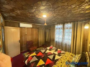 Lucky Kashmir Heritage Houseboat - Image 3