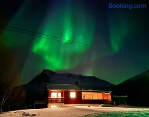 Lofoten Red Villa - Image 2