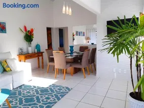 Espetacular Casa 3 SUÍTES cozinha varanda vista a passos da praia - Image 3