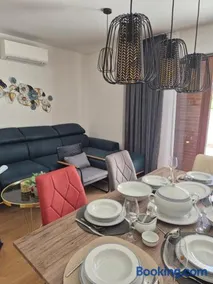 Mirela's golden luxury apartment - Image 2