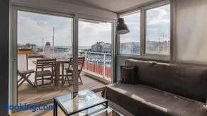 Piraeus Apartment with Endless View - Image 1