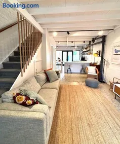 Stylish, comfortable and pet friendly home in the heart of Kensington - Image 2