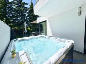Luxury Garden House I In The Center - Image 1