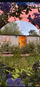 The Hereford Hut, Charming 1 bedroom Shepherds Hut - Image 2