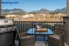 Modern Cozy 2 Bed 2 Bath with Lake and Mountain Views Pool and Hot Tub - Image 2