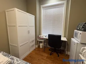Guest room with private bath in Langford - Image 3