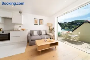 Ocean Reach, Stunning Sea View and Balcony, 2 BR, 2 BA, Parking - Image 3