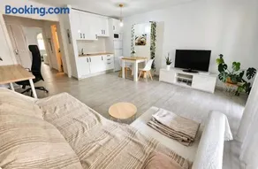 Minimalist boho-chic apartment 10 minutes from the beach - Image 1