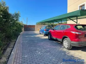 New Big Apt Close to Hospitals with Garden Parking - Image 3