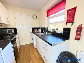 Spacious 3-Bedroom House in St Helens with Parking - Image 5
