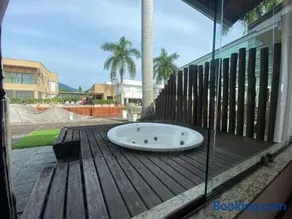 Casa com deck navegável e jacuzzi em Angra dos Reis RJ - Praia da Ribeira - Image 4