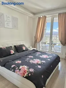 36th floor Sky city- 2 bedroom app free private parking - Image 5