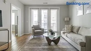 Landing at Foster on the Park - Studio in Downtown - Image 5