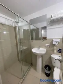 HS-T Habitacion Triple con wifi, piscina y aire acondicionado - Image 5