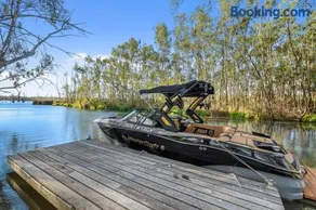 Bundalong Luxury Riverfront Escape - Image 2