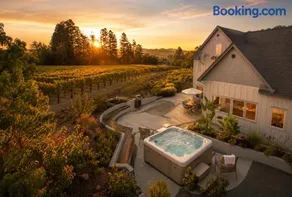 Private Vineyard Retreat with Hot Tub - Image 1