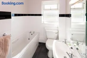 Woolacombe Beach Retreat Apartments - Image 3