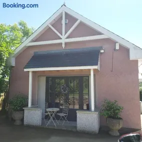 Apple Blossom Cottage - Image 5